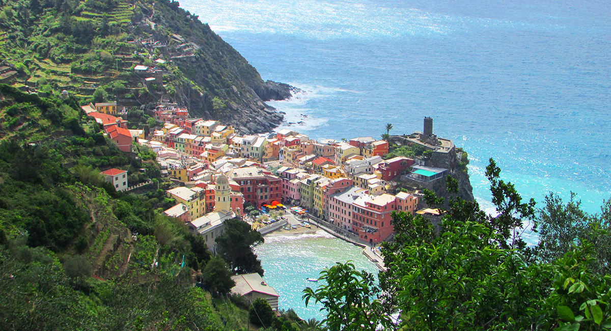 Vue sur Vernazza dans les cinq terres